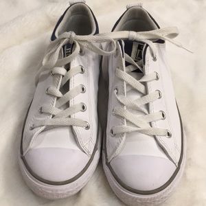 Converse leather sneaker. Size 3, comfy!